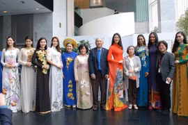 Destacan en Sudcorea belleza del traje tradicional vietnamita Ao dai