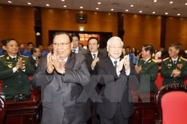 Máximo dirigente partidista de Laos se reúne con excombatientes internacionalistas vietnamitas