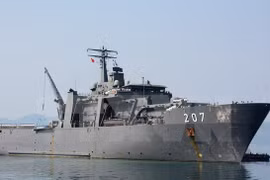 Buque de Armada singapurense visita Vietnam