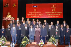 Vietnam concede altas distinciones del Estado a amigos laosianos 