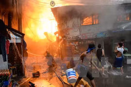 Gran incendio deja sin techo a miles de personas en Filipinas