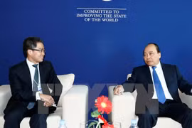 Premier de Vietnam se reúne con líderes empresariales al margen de FEM sobre ASEAN