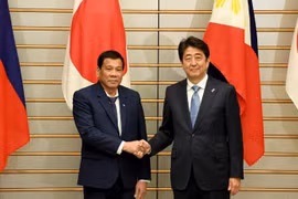 Japón y Filipinas cooperan en desarrollo infraestructural y lucha antiterrorista