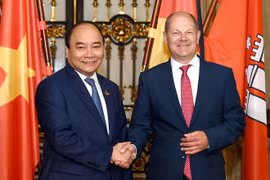 Premier de Vietnam respalda cooperación con Hamburgo en desarrollo de puertos marítimos