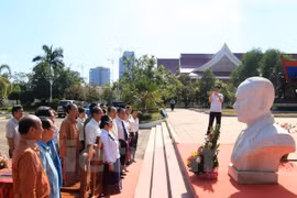 Homenajean a Souphanouvong, figura especial de relaciones Vietnam-Laos 