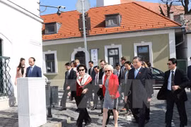 Presidenta del Parlamento vietnamita visita ciudad húngara de Szentendra 