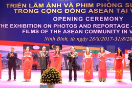 Inauguran en Vietnam exposición sobre ASEAN 