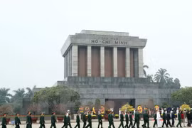 Rinden homenaje a Ho Chi Minh con motivo de aniversario de Partido Comunista 