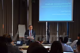 Debaten en Francia sobre políticas de energía en Vietnam