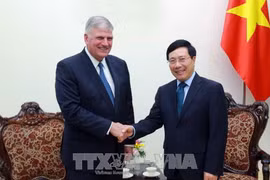 Vicepremier vietnamita recibe a dirigente de organización evangélica humanitaria de EE.UU.