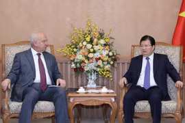 Vicepremier vietnamita recibe a embajadores de Rusia e Irlanda