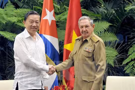 Vietnam y Cuba patentizan determinación de impulsar lazos en seguridad y defensa