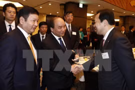 Premier de Vietnam se reúne con ejecutivos de empresas japonesas de tecnología informática