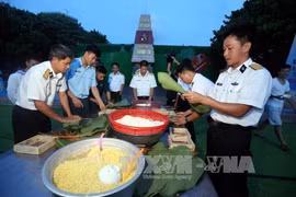 Felicitan a pobladores y militares de Truong Sa en ocasión del Tet