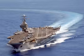 Ministros de Filipinas visitan el portaaviones estadounidense Carl Vinson 