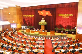 Comité Central del Partido Comunista de Vietnam continúa debates sobre asuntos socioeconómicos