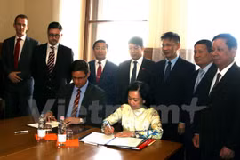 Partido gobernantes de Vietnam y Hungría fortalecen cooperación 