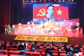 Conmemoran aniversario 110 de natalicio de líder partidista vietnamita