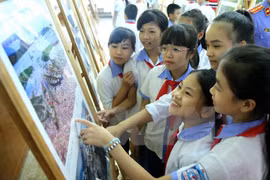 Exposición de fotos resalta figuras destacadas de campaña sobre ejemplo moral de Ho Chi Minh