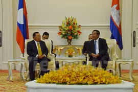 Camboya y Laos prometen fortalecer cooperación 