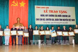 Laos honra a combatientes voluntarios vietnamitas
