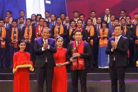 Honran a destacados empresarios jóvenes vietnamitas en 2017 