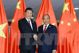 Premier vietnamita Nguyen Xuan Phuc sostiene encuentro con presidente chino, Xi Jinping