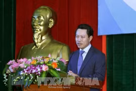 Canciller de Laos visita Academia Diplomática de Vietnam