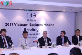 Empresas estadounidenses comprometidas a invertir a largo plazo en Vietnam
