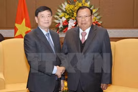 Máximo dirigente de Laos dialoga con presidente de Asociación de Amistad Vietnam- Laos
