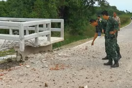Policías tailandesas heridas por explosión de bomba en la frontera con Malasia