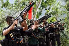 Gobierno filipino y rebeldes acuerdan reanudar conversaciones de paz