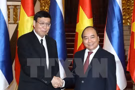 Premier Xuan Phuc propone equilibrar balanza comercial Vietnam-Tailandia
