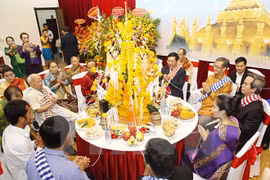 Vietnam estrecha nexos de amistad con Laos