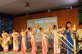 Stand de Vietnam en Feria Internacional Dijon atrae a público francés 