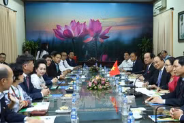 Vietnam aprecia recomendaciones de inversionistas, afirma premier Nguyen Xuan Phuc