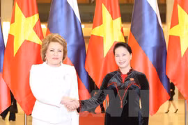 La presidenta de la Asamblea Nacional de Vietnam, Nguyen Thi Kim Ngan, y la titular del Consejo de la Federación de Rusia, Valentina Ivanovna Matviyenko