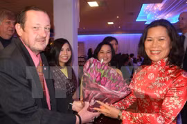 Vietnamitas en ultramar festejan el Tet