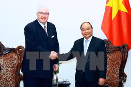Primer ministro de Vietnam promete condiciones favorables para empresas extranjeras