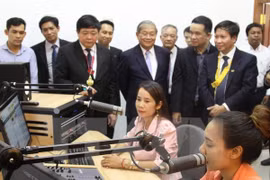 Vietnam ayuda a Camboya en ampliación de cobertura de radio y televisión