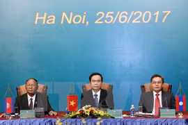 Frentes de Patria de Vietnam, Laos y Camboya impulsan cooperación 
