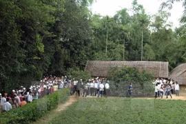 Vietnamitas rinden homenaje al Presidente Ho Chi Minh en ocasión del Día Nacional