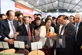 Premier vietnamita comprometido con promoción de productos agrícolas