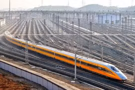 Vía ferroviaria Laos-China entrará en servicio en diciembre de 2021 