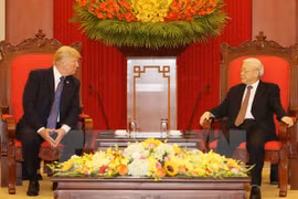 Dirigente partidista vietnamita recibe al presidente estadounidense, Donald Trump