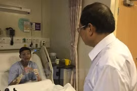 Ofrecen apoyo a tres tripulantes vietnamitas accidentados en Singapur 