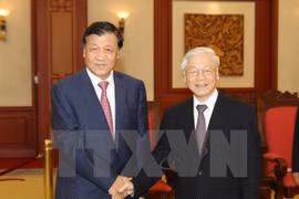 El secretario general del Partido Comunista de Vietnam (PCV), Nguyen Phu Trong, recibe al miembro permanente del Buró Político y secretario del Secretariado del Partido Comunista de China, Liu Yunshan