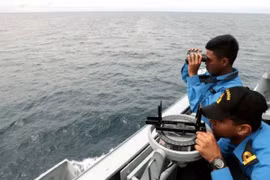 Naufragio en Malasia deja 13 desaparecidos