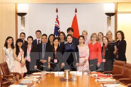 Presidenta del parlamento vietnamita destaca papel de estudiantes australianas al desarrollo de relación bilateral