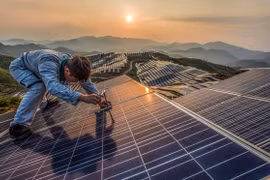 Inversor tailandés desarrollará proyecto de energía solar en provincia vietnamita